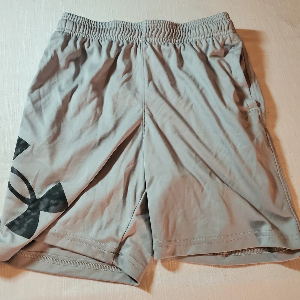 Under Armour Shorts Boys Size LG | Gray